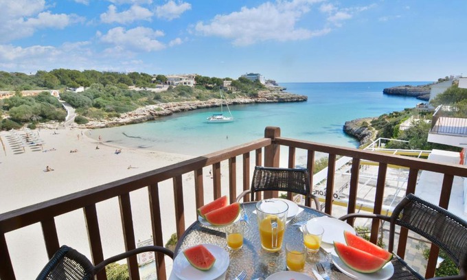 Cala Marcal Apartamento | Mallorca front line beach apartment with terrace