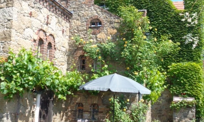 Vierkirchen Apartamento | Mansión en el castillo con foso