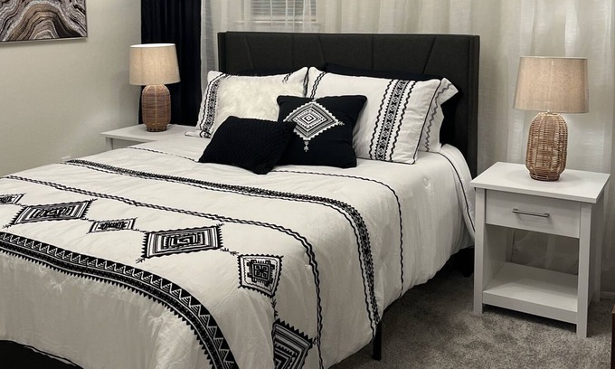 Lauderdale Lakes Cabaña | Manor on the lake