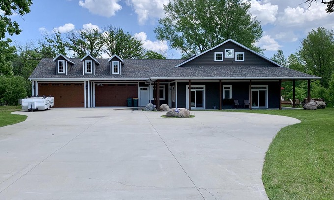 Alexandria Casa | Maple Drive Lodge Getaway - ¡Perfecto para grupos grandes!