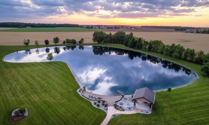 Liberty Center Cabina | Maple Lake Lodge - peaceful 14 acre retreat