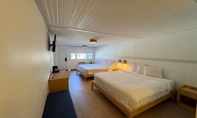 Lake Placid Hotel | Maple Leaf Inn - Lake Placid