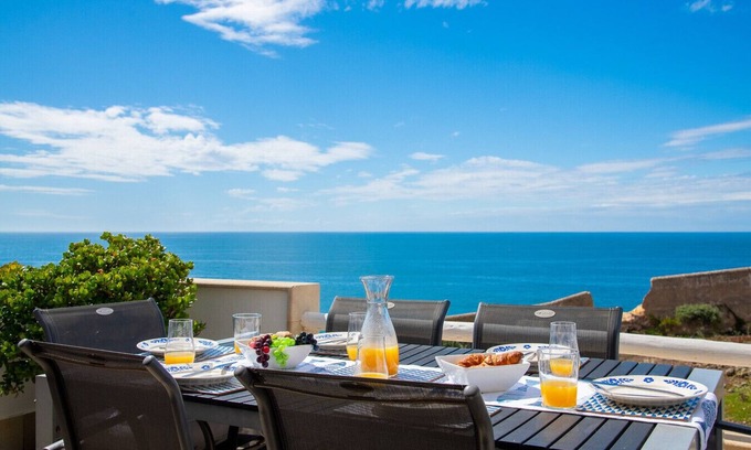 Carvoeiro Chalet De Esquí | Mar a Vista: Best view in town!