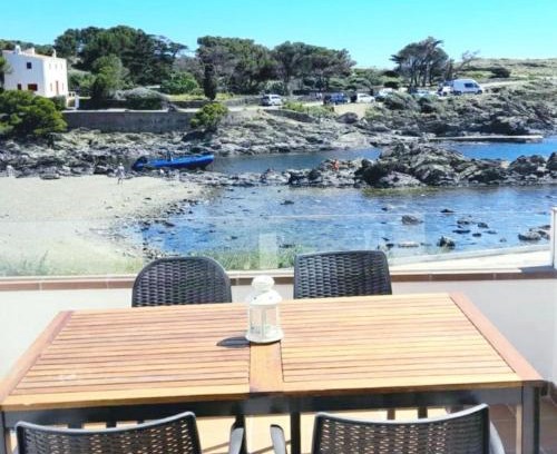 Cadaqués Apartamento | Maravilloso dúplex en primera línea de mar