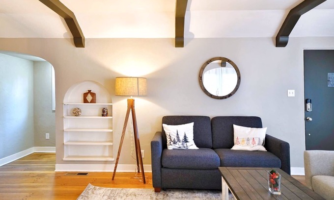 Newhall Casa | @ Marbella Lane - 6BR SFR | DTWN SJ | Laundry + P