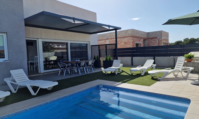 Riumar Chalet De Esquí | "Marc"@MARISOL: 550m a la playa, piscina privada, A/C, WiFi, playa para perros.