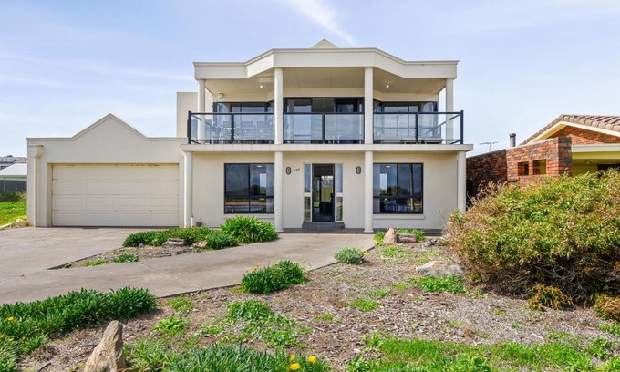 Aldinga Beach Casa | Mareblue Villa - Aldinga Beach - C21 SouthCoast Holidays