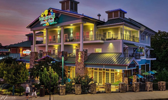 Pigeon Forge Hotel | Margaritaville Island Hotel
