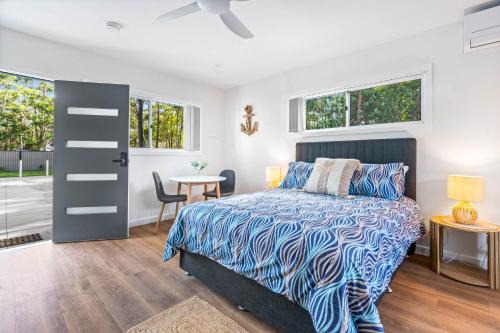 Brisbane Waterfront Hotel | Marley's Place - Motel Russell Island