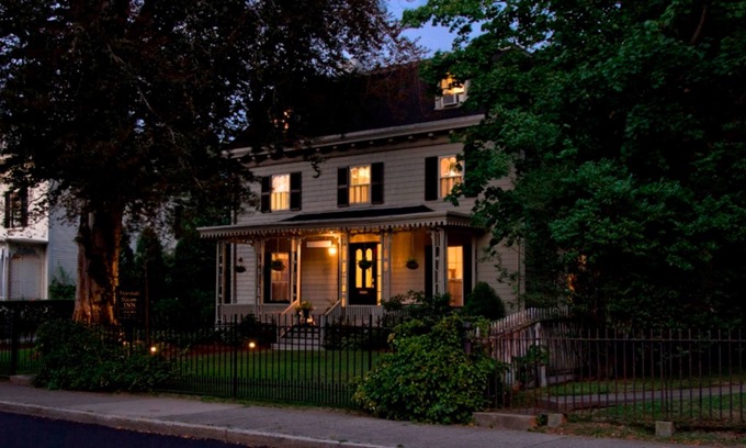 Top of the Hill Cama Y Desayuno | Marshall Slocum Inn