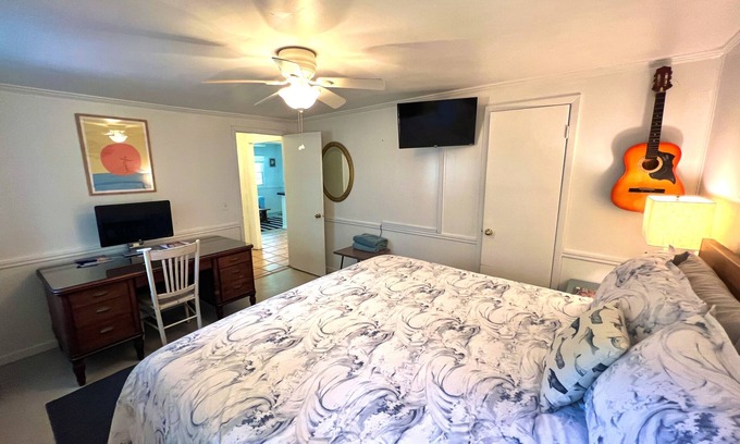 Folly Beach Cabaña | Marshfront Suite downstairs @ the Sea Pear Cottage — views + steps to the beach!
