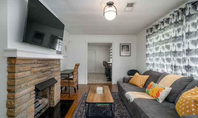 Crestline Heights Casa | Marvin's Gardens Cottage