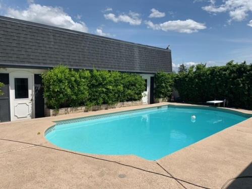 Oroville Casa | Massive 4 Bedroom House with Pool