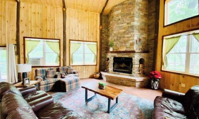 Dixon Cabina | MASSIVE 5 BED WATERFRONT COZY CABIN GETAWAY!