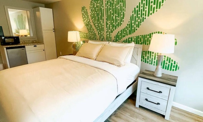 Townsend Hotel | Meadow Room at The Trailblazer Unit 1