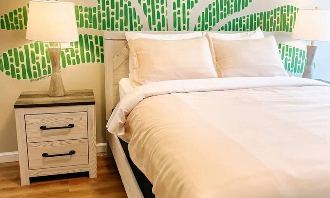 Townsend Hotel | Meadow Room at The Trailblazer Unit 3