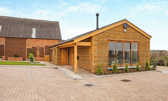 Twywell Cabaña | Meadow View - UK47974