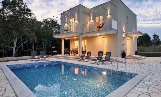 Rasa Villa | Mediterranean elegance just minutes from the beach