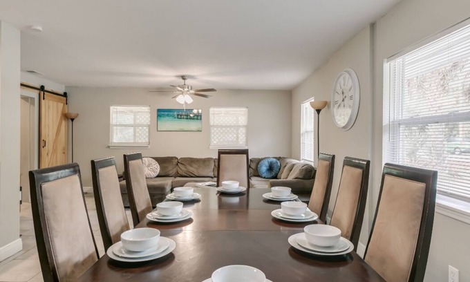 West Melbourne Casa | Melbourne 6 bed/2 bath Sleeps 12 BEDS 5King/1Qn