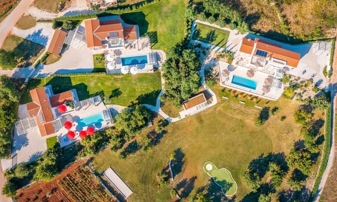 Rezanci Villa | Melitta Villas - Quince Habitaciones Villa, Capacidad 36