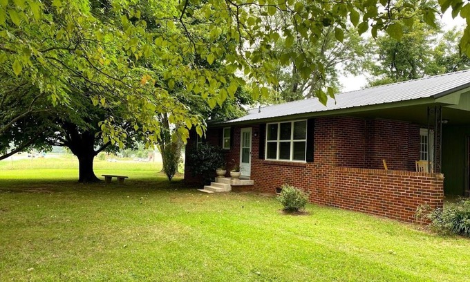 Decherd Casa | Meme's Place- 6 miles from The Caverns!