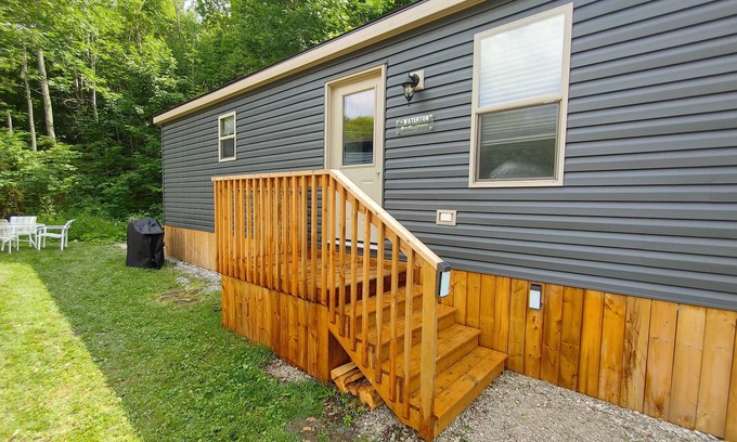 Washago Cabaña | Memories at Serene Spruce Cottage Shamrock Bay Resort