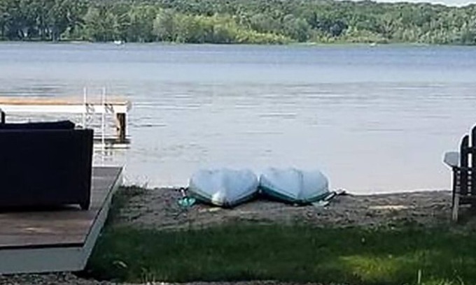 Gobles Casa | Beautiful 4-Temporada lago apartado Inicio - 7 Acres, Priv. Playa, pista deportiva y Mor