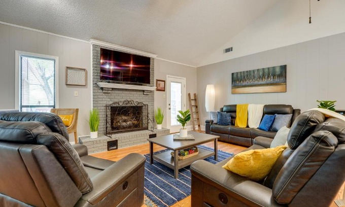 Capleville Casa | Memphis Vacation Rental Getaway with Large Deck