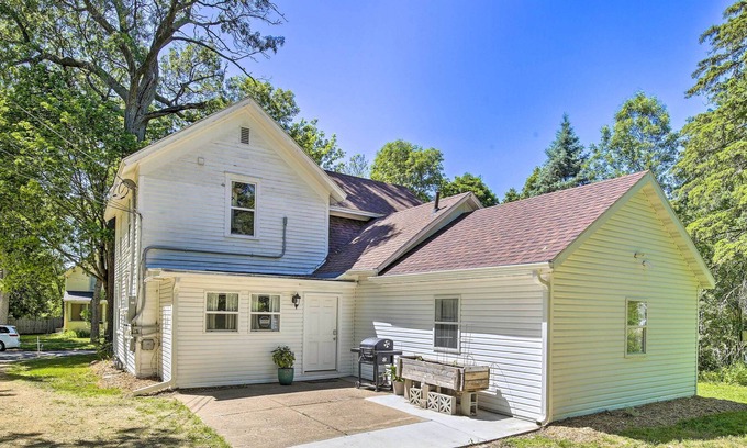 Menomonie Apartamento | Menomonie Apartment: Walk to Lake Monomin!