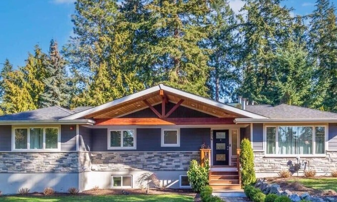 Mercer Island Casa | Mercer Island Modern Family-Friendly Home | I-90