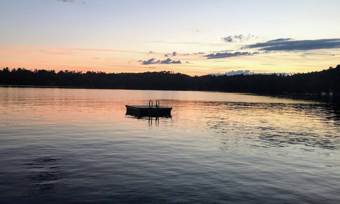 Meredith Cabaña | MEREDITH NECK LAKEFRONT COTTAGE.