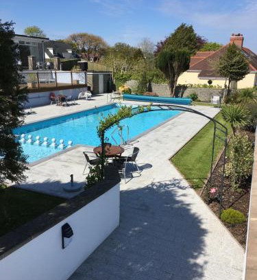 Saundersfoot Hotel | Merlewood Hotel