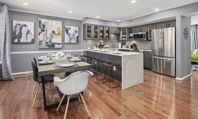 Countryside Casa | Metropolis: Charming Townhome 40 Min from DC