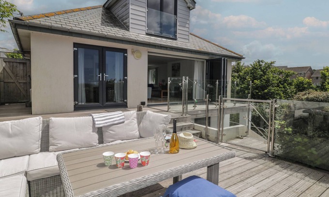 Wembury Cabaña | MEWSTONE VIEW, pet friendly, country holiday cottage in Wembury