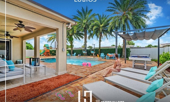 Carol City Casa | Miami Chilling-Amenities w/ Hot Pool-spa/pool table/BBQ
