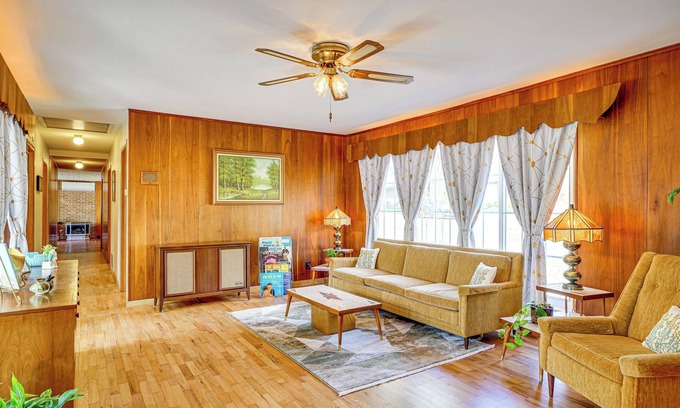 Monett Casa | Mid-Century 1950s Retreat w/ Rec Room in Monett!