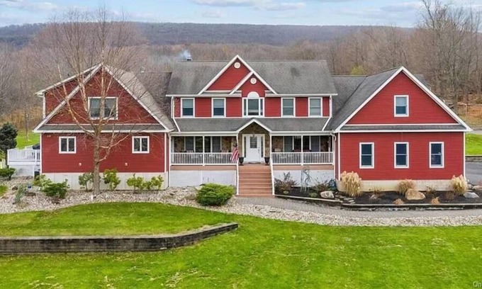 Newburgh Villa | Mid-Hudson Estate: 11 acres, 1 hr to NYC