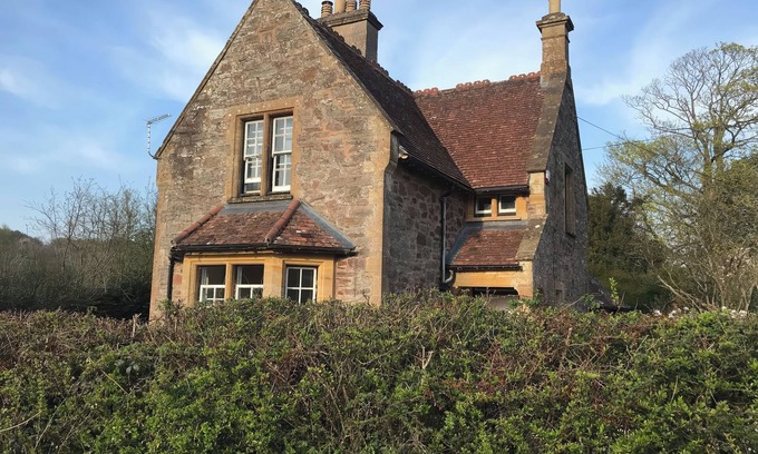 Kingston St Mary Cabaña | MIDDLE LODGE, pet friendly, character holiday cottage in Taunton