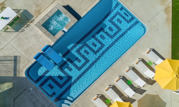 El Mirador Casa | Maravilla de mediados de siglo - 1/3 acre! 4 habitaciones! ¡Piscina! ¡Spa! 2 chimeneas! Mtn. ¡Puntos de vista!