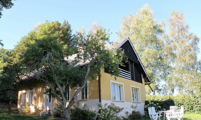 Milire Casa | Casa familiar con jardín Milíře