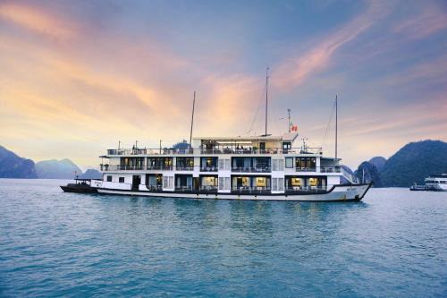 Ha Long Hotel | Mila Cruises