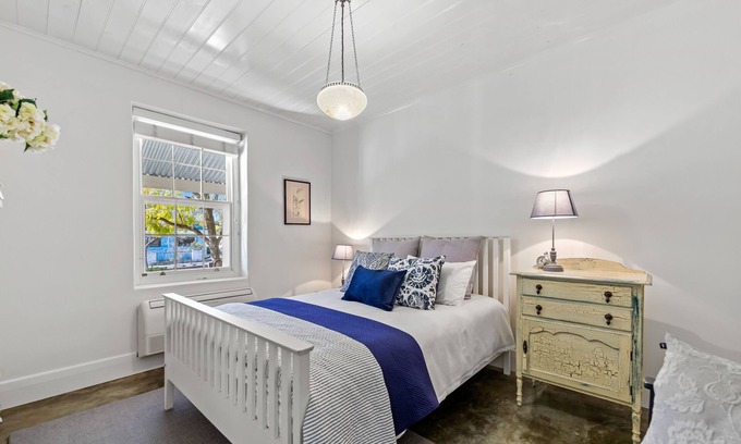 Penrice Casa | Milk + Honey House is a contemporary, comfortable 1850's cottage, near Angaston