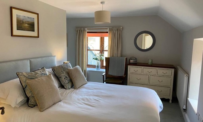 Fiddington Cabaña | MILL POND COTTAGE, pet friendly, with a garden in Williton