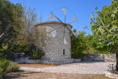 Lakka Casa | Milos Traditional Windmill