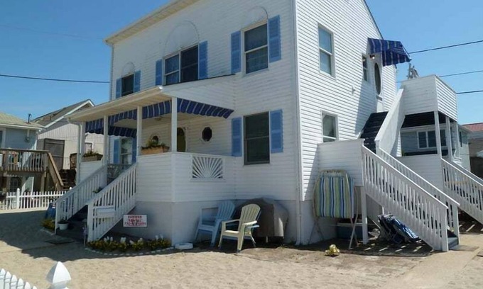 Point Pleasant Beach Casa | MIN2 | Beachside 1st Flr Unit, 4BRs 1 ba, street parking, amazing location!