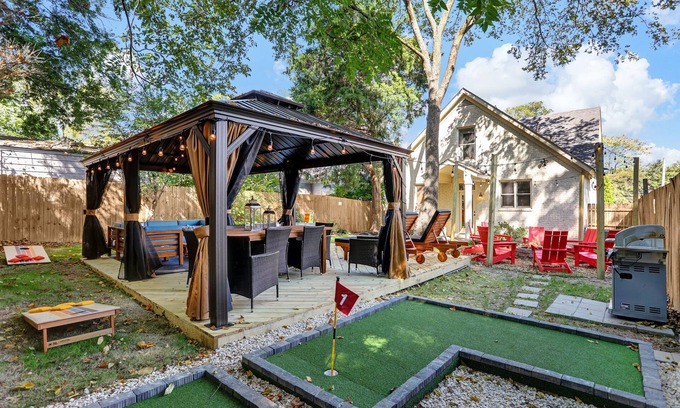 East Midtown Casa | Mini Pool, Mini Golf! Modern Vintage Memphis
