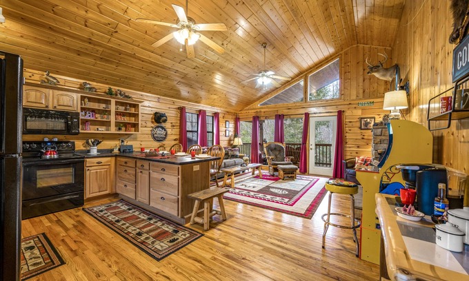 Sevierville Cabina | Enganchado en los Smokies! A minutos de Dollywood, cerca de todas las atracciones del área.