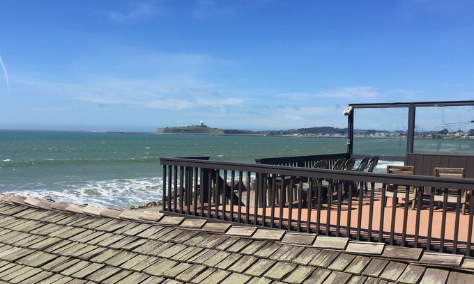 El Granada Casa | Miramar Beach Ocean Front Home con vistas increíbles a pocos pasos de la playa