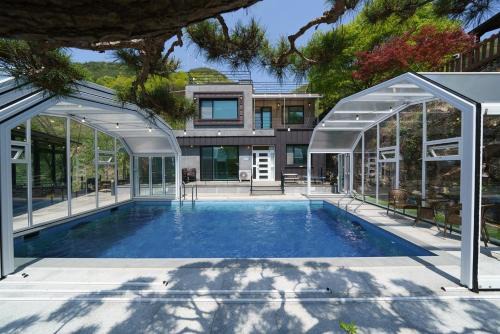 Miryang Casa | Miryang Pine Tree Pool Villa Pension