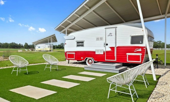 Willow City Casa | Miss Willie Mae - Glamping, Pool & Fireplace